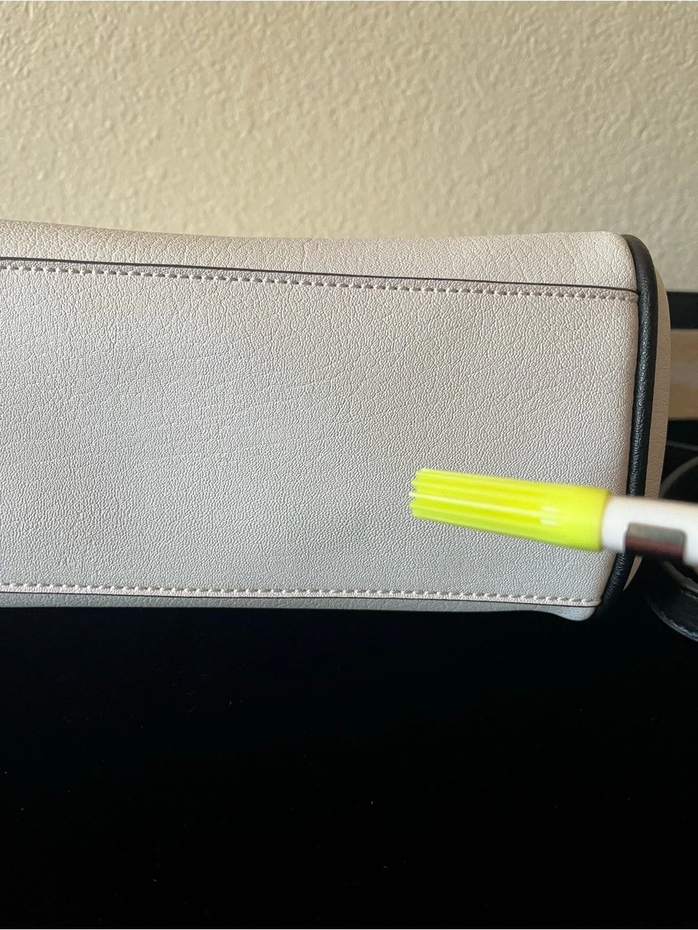 Liz Claiborne crossbody white handbag great condion